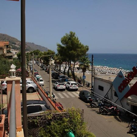 מצאו Poseidone Sea Apartment Taormina מראה חיצוני תמונה