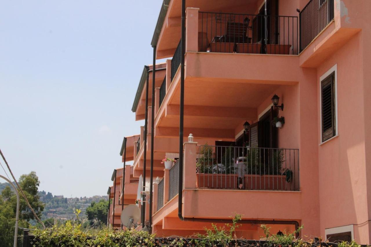 מצאו Poseidone Sea Apartment Taormina מראה חיצוני תמונה