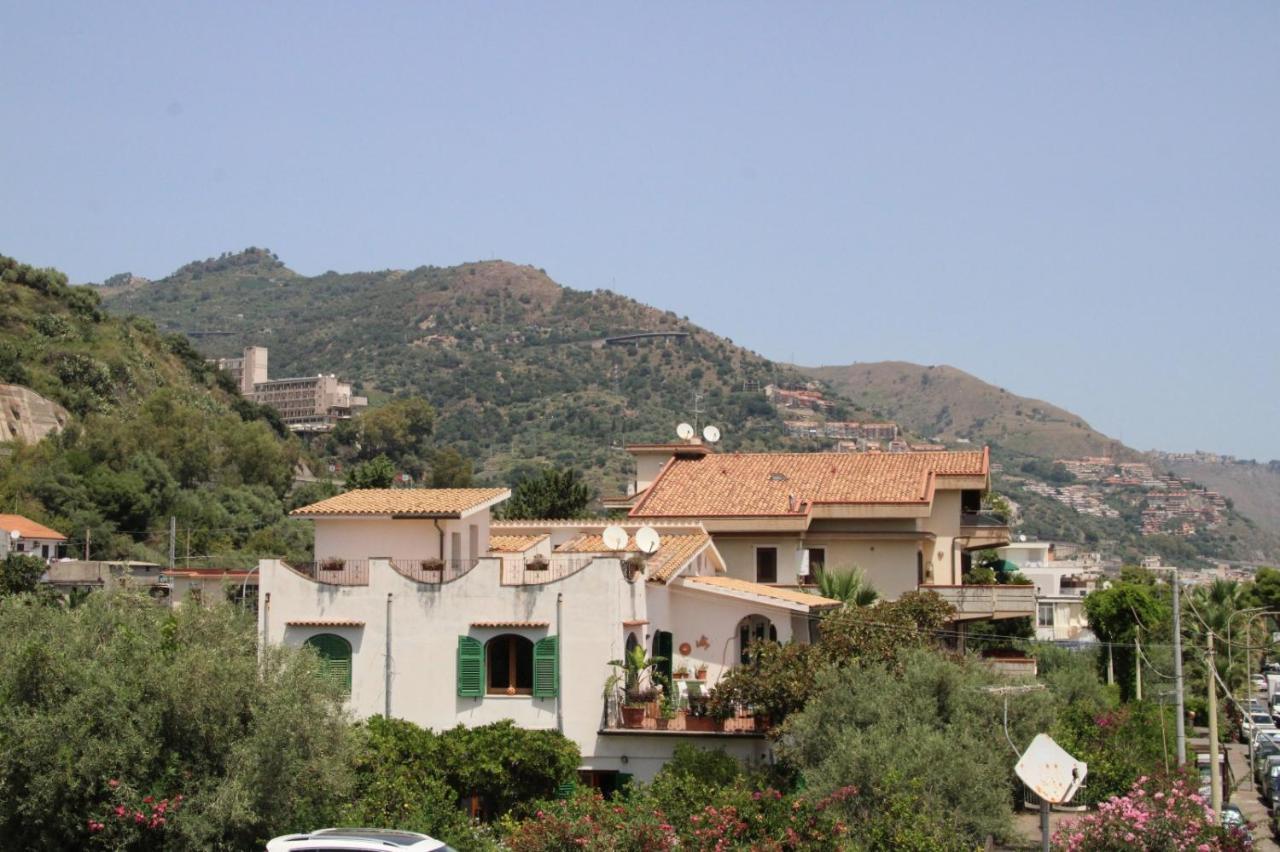 מצאו Poseidone Sea Apartment Taormina מראה חיצוני תמונה