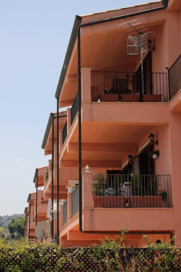 מצאו Poseidone Sea Apartment Taormina מראה חיצוני תמונה