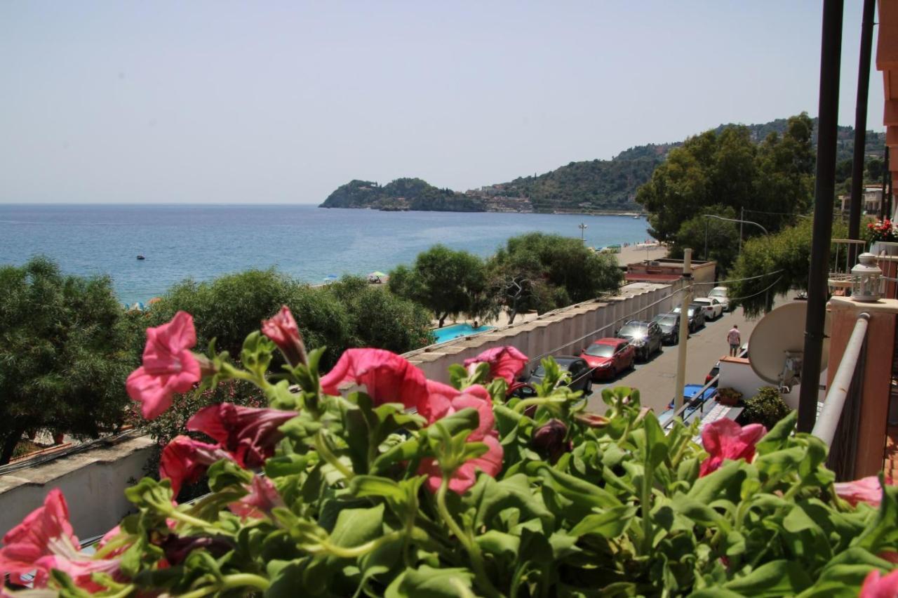 מצאו Poseidone Sea Apartment Taormina מראה חיצוני תמונה