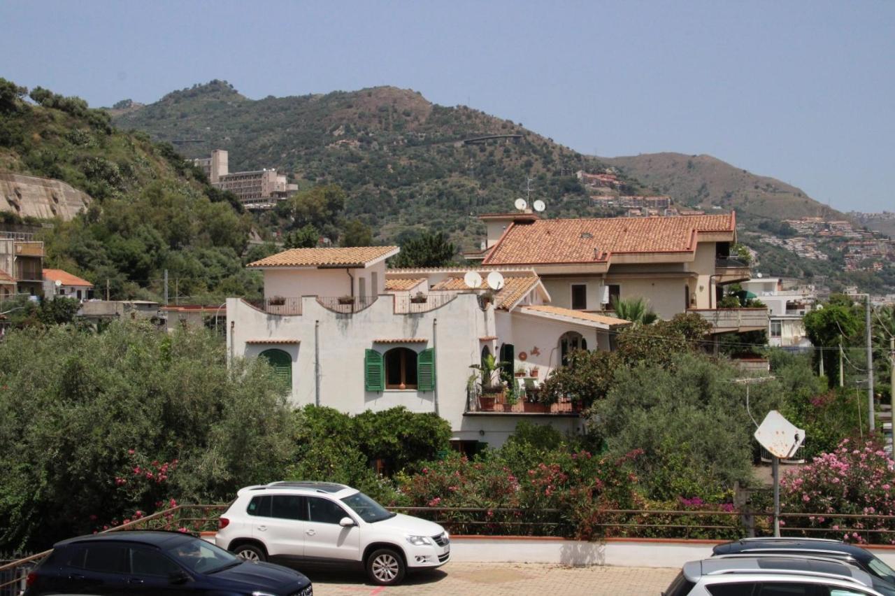 מצאו Poseidone Sea Apartment Taormina מראה חיצוני תמונה