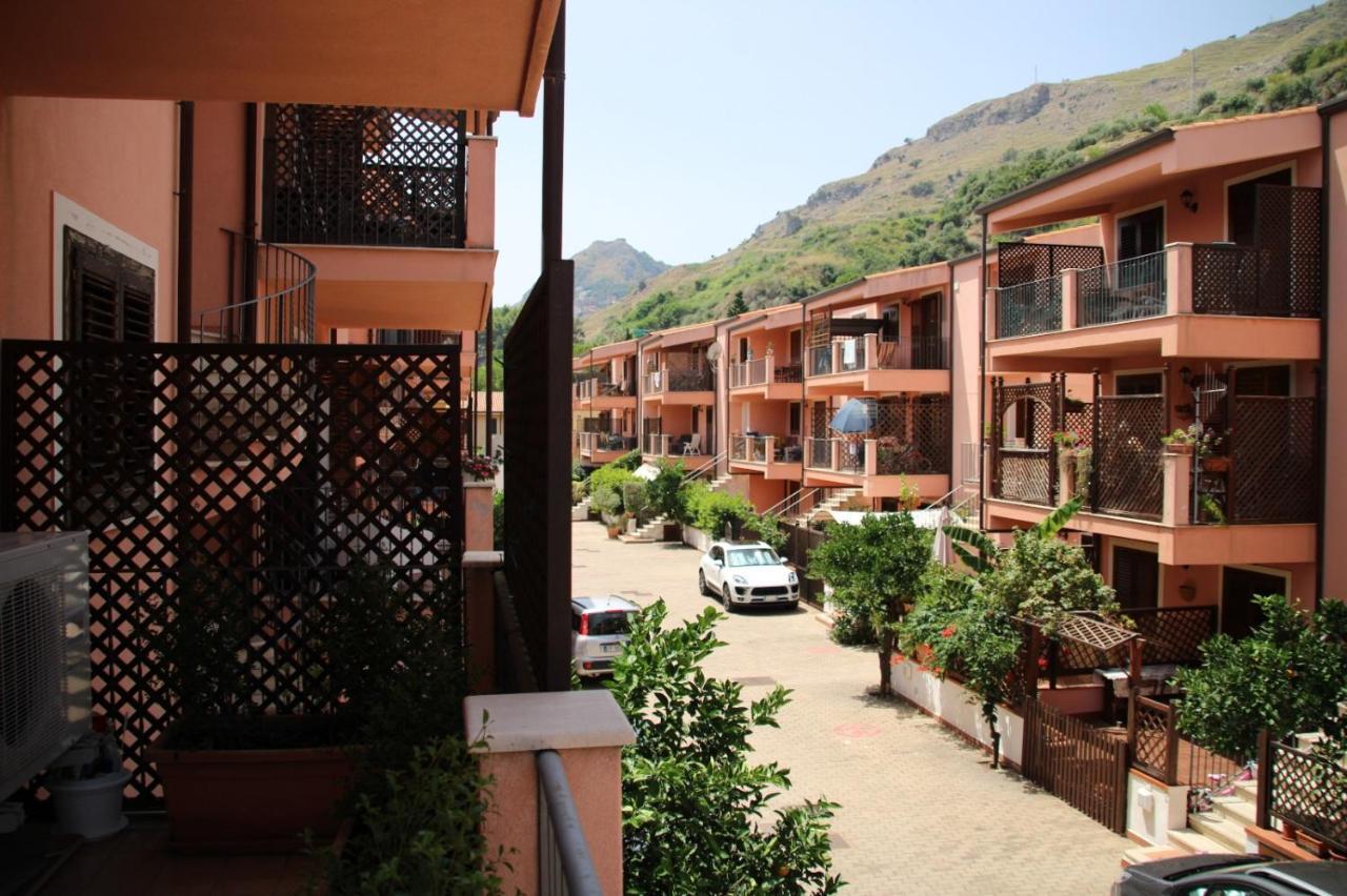 מצאו Poseidone Sea Apartment Taormina מראה חיצוני תמונה