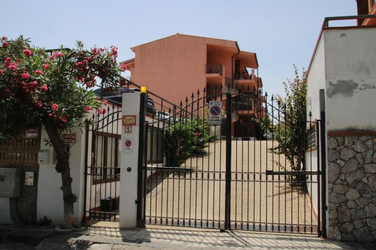 מצאו Poseidone Sea Apartment Taormina מראה חיצוני תמונה