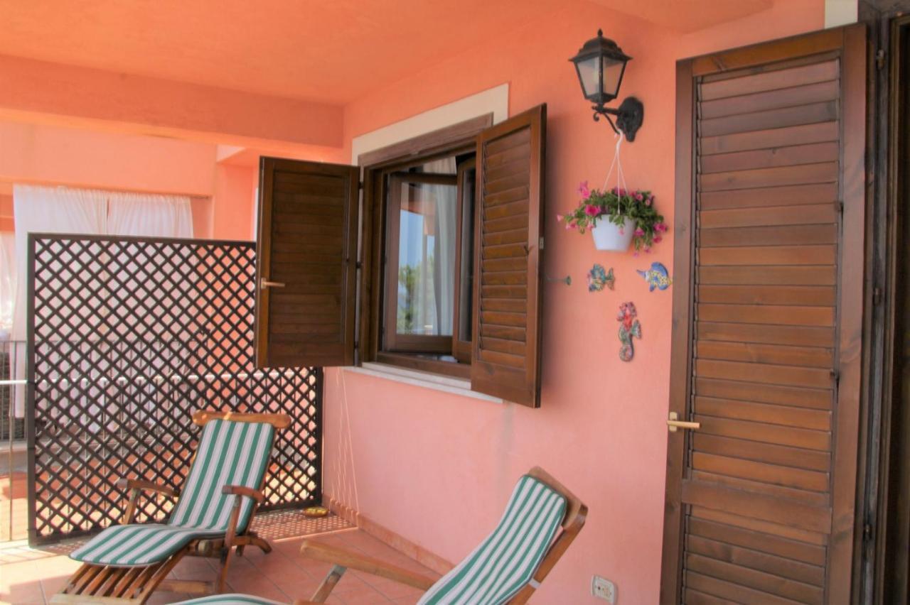 מצאו Poseidone Sea Apartment Taormina מראה חיצוני תמונה