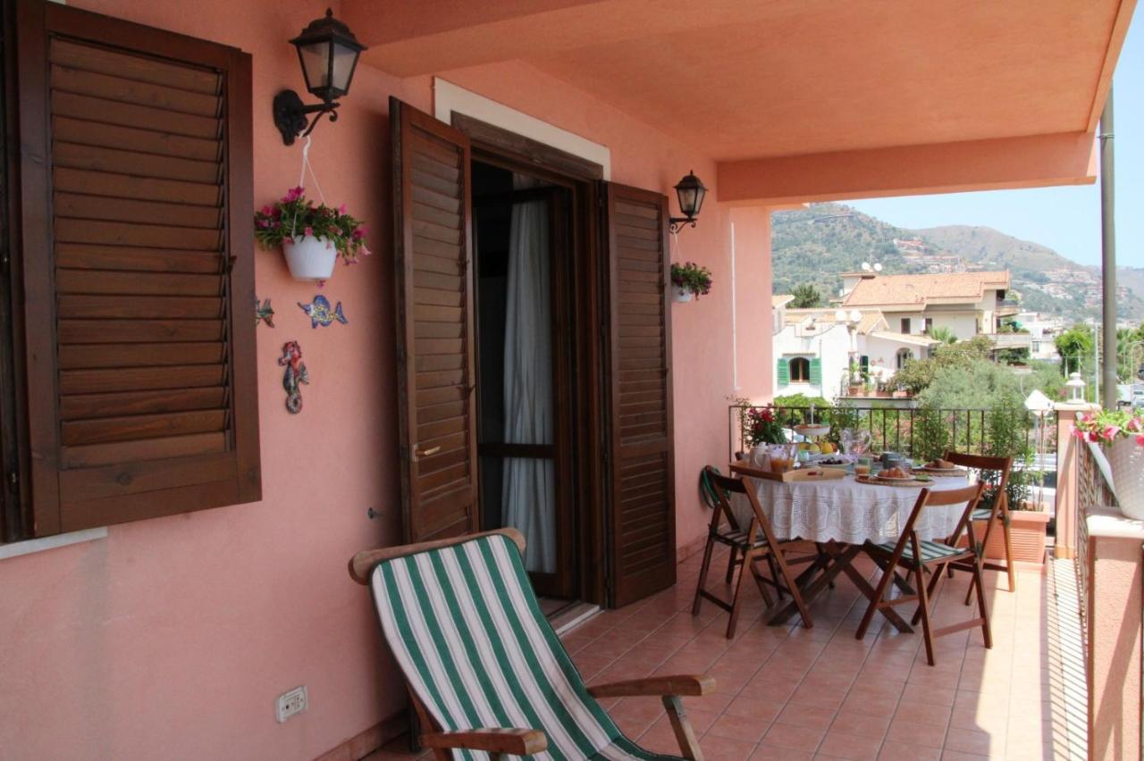 מצאו Poseidone Sea Apartment Taormina מראה חיצוני תמונה